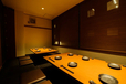 『肉酒場ケナシバ「蒸しジンギスカン食べ放題コース」』カウンター席、テーブル席、半個室として利用可能なお座敷席まで全26席