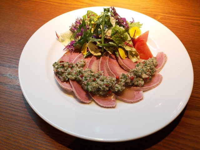 豚タンの塩漬け　ラヴィゴットソース添え