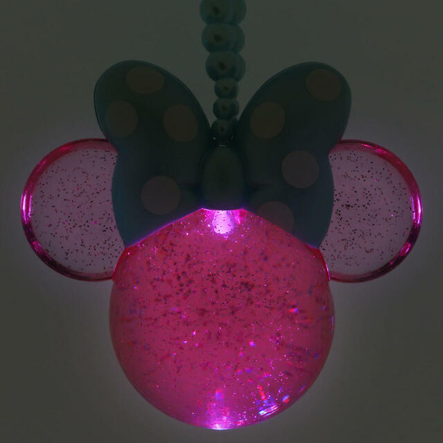 光るおもちゃ 1,600円｜東京ディズニーリゾート「ミニーの日」グッズ｜販売店舗：東京ディズニーランド「グランドエンポーリアム」、東京ディズニーシー「タワー・オブ・テラー・メモラビリア」｜発売日：2025年3月2日（日）