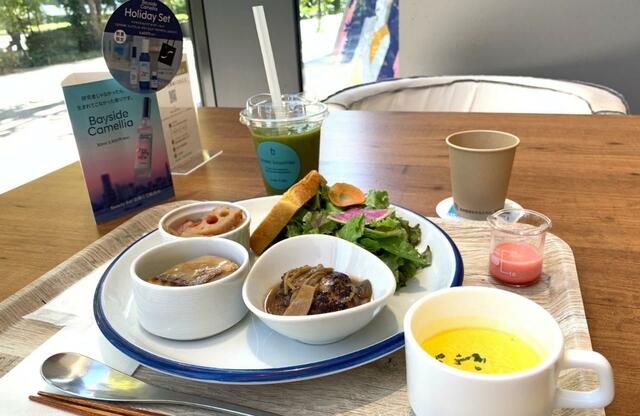 【S/PARK Cafe】ランチプレート1,400円(税込)とスムージー800円(税込)