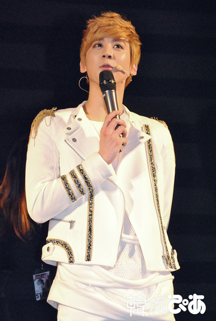 エピソードを語るチョンジ(TEENTOP)