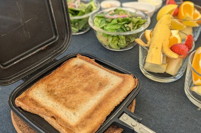 【クスクスグランピング真鶴】朝食の特製ミートソースのホットサンド