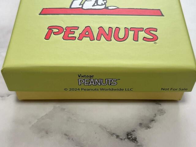 蓋のサイドにもロゴ入り