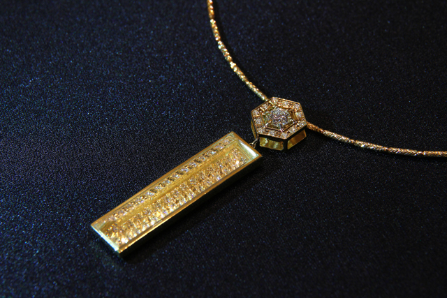 「ホテルオークラ東京」100万円のペンダント