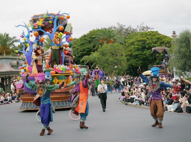東京ディズニーランド「ザ・ヴィランズ・ハロウィーン“Into the Frenzy”」の模様:東京ディズニーリゾートのハロウィーン Ⓒ Disney