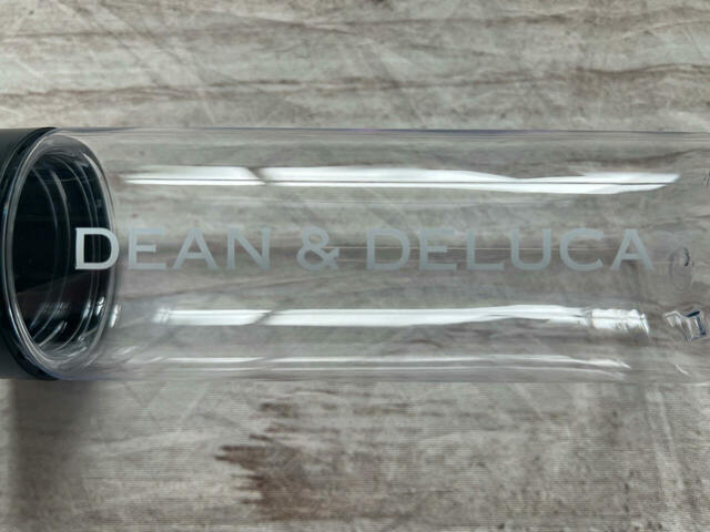クリア×ホワイトの「DEAN & DELUCA 」ロゴがおしゃれ♪