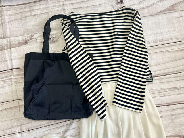 冠婚葬祭でも持てるバッグですが、もちろん普段使いもOK。パンツスタイルに合わせてもGood♪