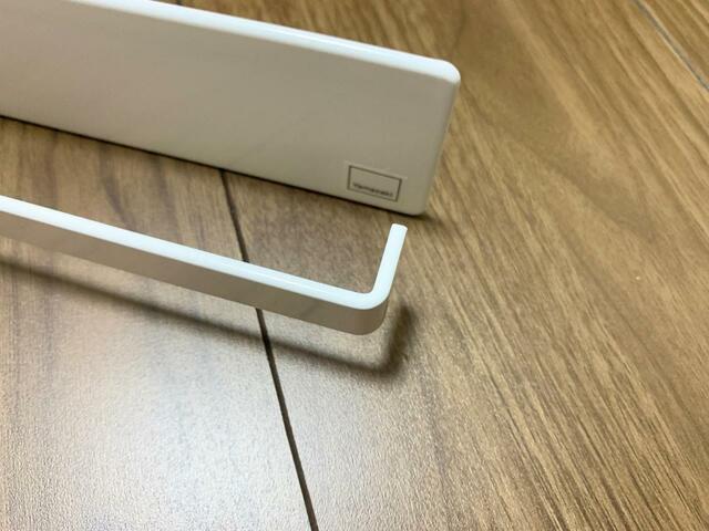 【tower マグネット バスルーム タオルハンガー】タオルが落ちにくい返しつき