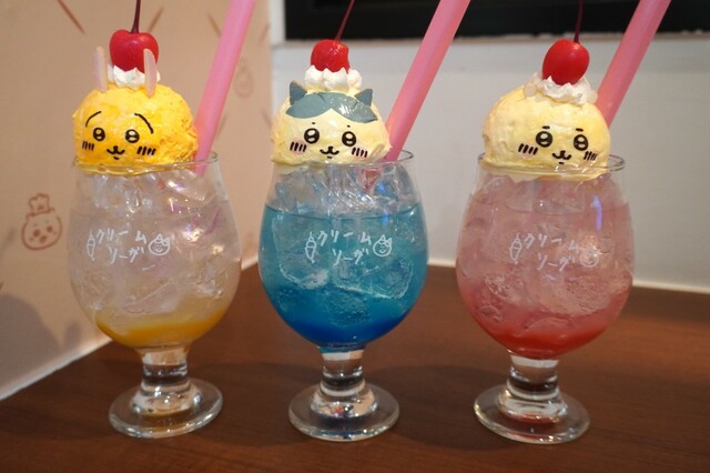 【ちいかわレストラン】「クリームソーダ」各990円（税込）