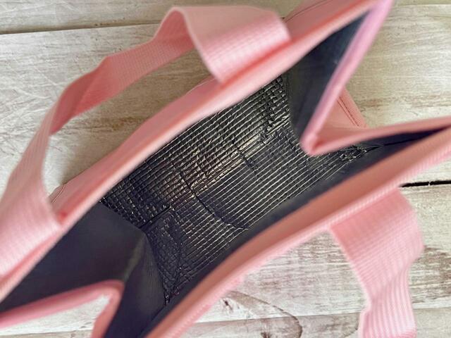 内側は保冷効果のあるアルミ仕様！