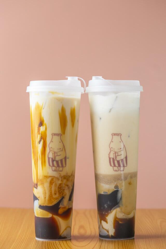 熱海プリン来宮駅店限定 左 :飲む麦こがしプリン1,100円 右:飲むプリン950円