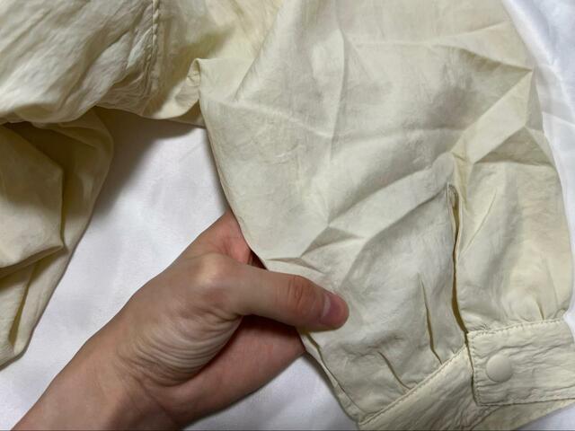 【ワークマン　レディース撥水ギャザージャケット】水を垂らしてみると生地の表面で玉状に！拭き取った後も染み込むことはありませんでした