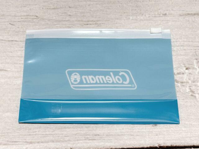 【Colemanの付録】「ジッパーバッグ」背面はクリア仕様で、中身がひと目で分かるのも便利なポイント！