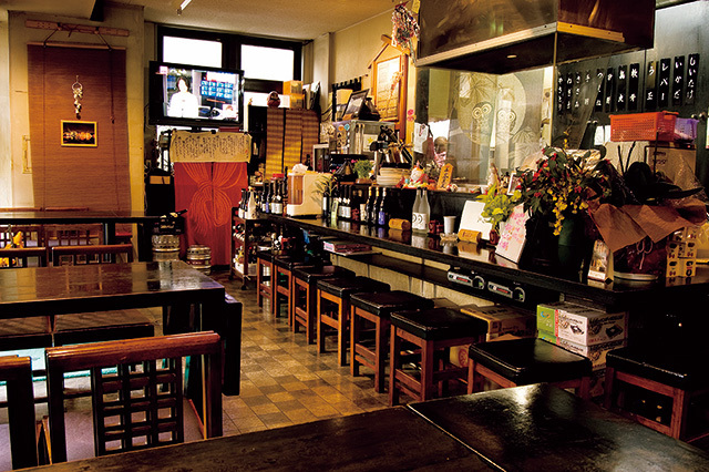 やきとり鳥久（新馬場） 内観