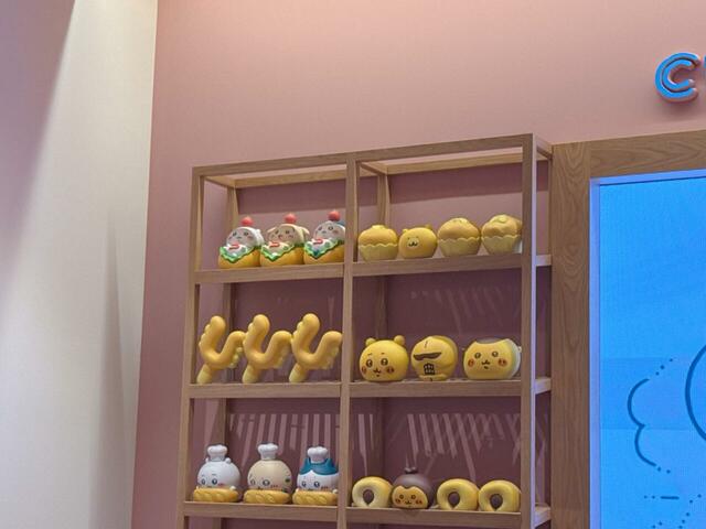 パンに挟まれてしまったちいかわたちも…闇深さが垣間見えます