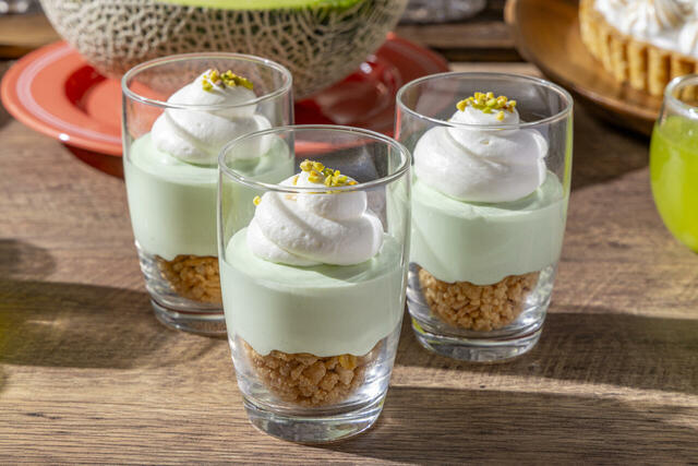 「メロンババロア」＜期間：2026年4月29日〜6月30日＞【テーマは“大人のための洋食ビュッフェ”♪ヒルトン成田でGWはズワイ蟹が食べ放題！5/7からはジャンボエビフライ＆完熟メロンも食べ放題！】