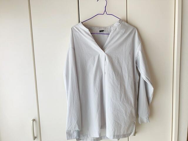 【ワークマン レディースシーンレスブラウス】両サイドにポケットがついています