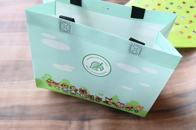 【ファミリーマート『あつまれ どうぶつの森』キャンペーン】オリジナルトートバッグはしっかりマチつき。軽くて丈夫な不織布素材を使用しています