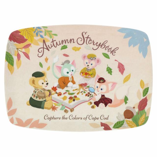 トレー｜2,400円｜「ダッフィー＆フレンズのオータム・ストーリーブック」スペシャルグッズ｜販売店舗：東京ディズニーシー「マクダックス・デパートメントストア」｜発売日：2023年9月7日（木）