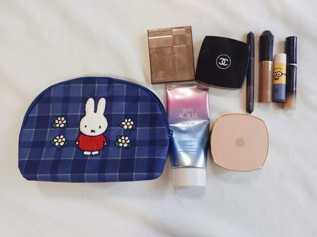 ファンデ、日焼け止め、チークなど大きめコスメもたっぷり