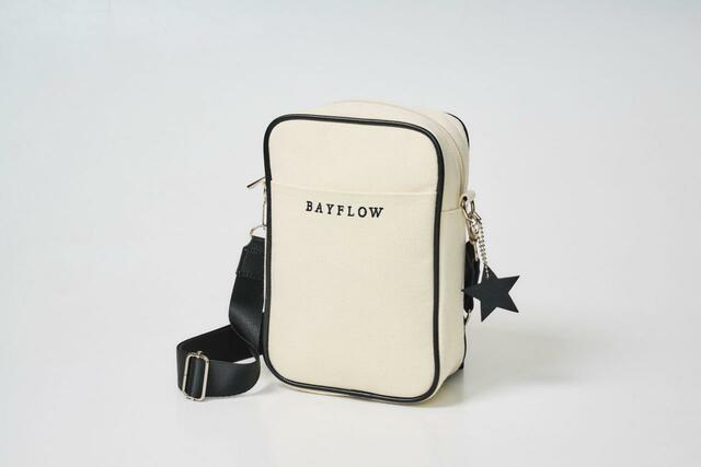 【BAYFLOWショルダーバッグ（アイボリー）】ローソン、HMV、HMV&BOOKS onlineで販売
