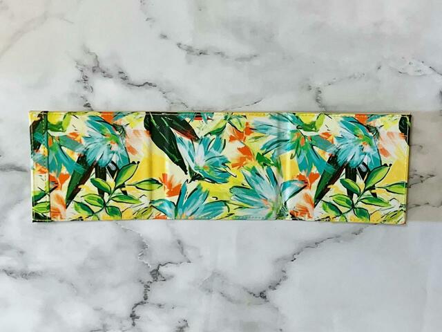 【sweet2023年6月号付録】内側はポーチと同じボタニカル柄です