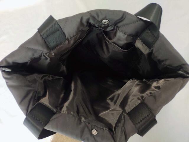 メインポケットは深さがあるので、モノがたくさん入りそう