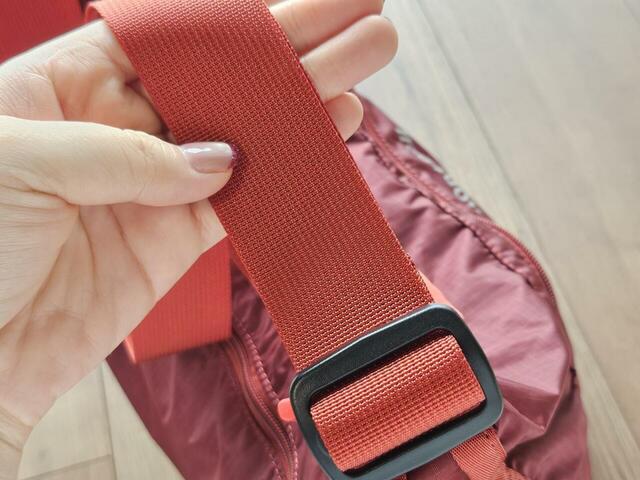 【mont-bell L.W.ショルダーバッグ S】ショルダーベルトは幅約4cm。簡単に長さ調節できます♪