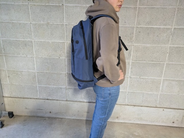 【ワークマン シューズ＆ヘルメットINデイパック】大容量ですが、本体内部の仕切りが流動的なのでスッキリとした見た目です◎