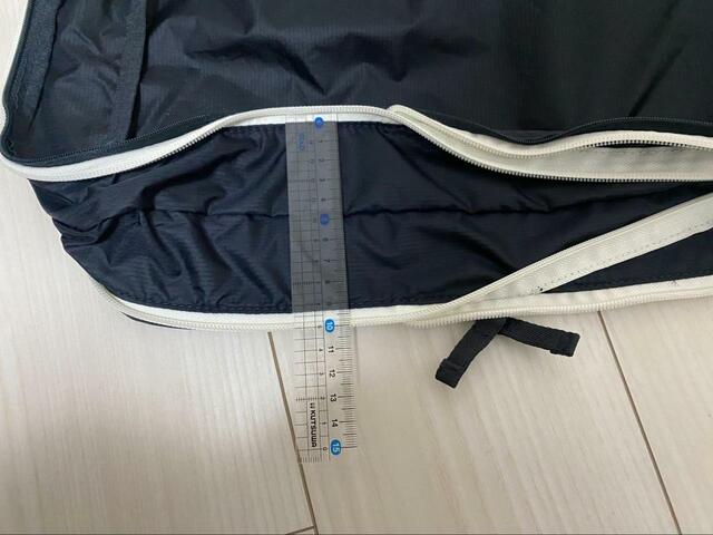 【無印良品 ポリエステル仕分けケース圧縮タイプ M】圧縮前の厚さは約10cmとたっぷりの収納量