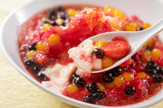 シェイブアイス（豆花(トウファ)、フルーツ、タピオカ） 1,280円｜東京ディズニーシー「ヴォルケイニア・レストラン」