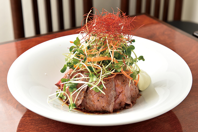 ローストビーフ丼　並盛900円（ランチメニュー）｜モン・トレゾール 東京