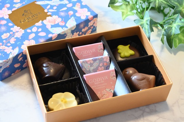 2024年5月21日まで販売されている「羽ばたく春 アソートメント」（7粒入）2,376円（税込み）