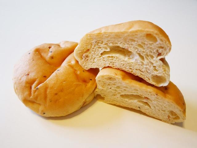 「糖質86％カットのテーブルパン ベーコンペッパー 6個入り」シャトレーゼ