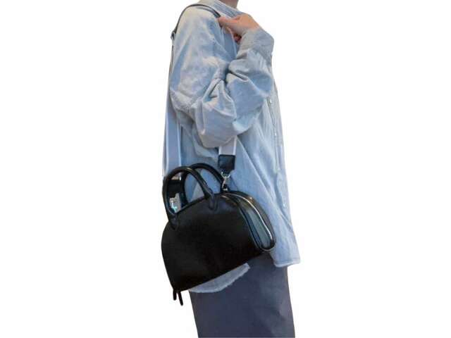 【GU ボーリングバッグ】付属のショルダーベルトは最長約125cm。その日のスタイルに合わせて2WAYで使い分けられます♪