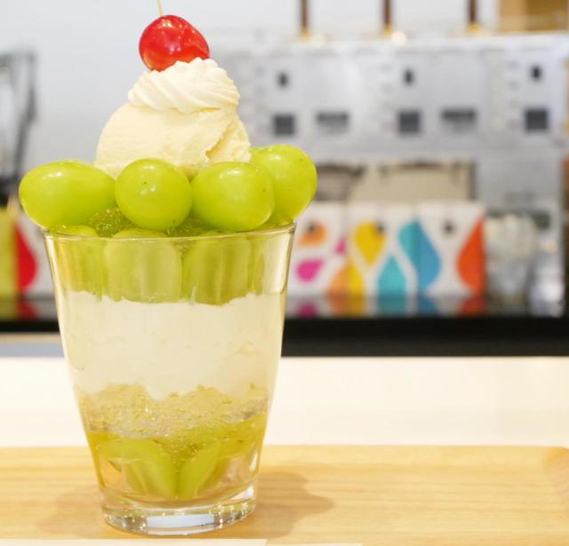 「シャインマスカットパフェ」が完成!