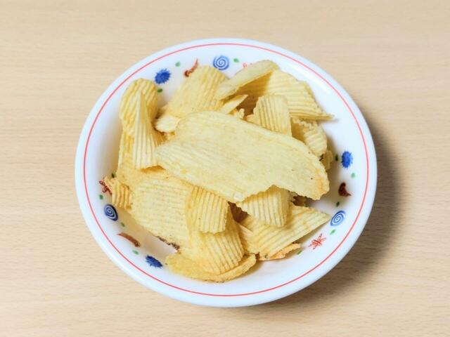 【コストコ ブレッツ ポテトチップス ジュラチーズ味 500g 1158円】ジャガイモの甘みにチーズの濃厚な風味がマッチ