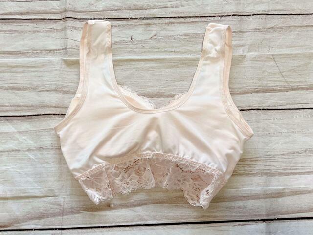 バックは装飾がないシンプルな作り