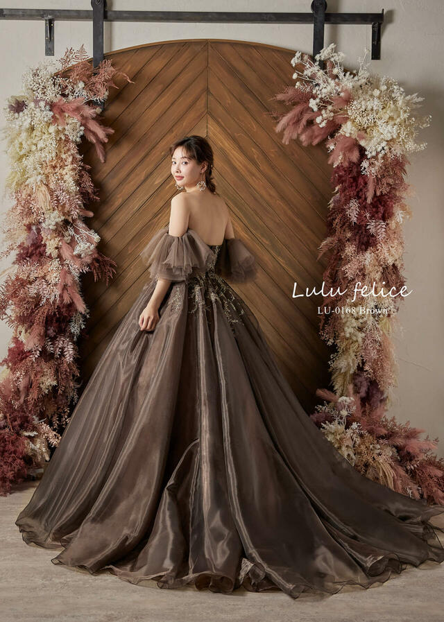 クラウディア「Lulu felice（ルル・フェリーチェ）」新作ウェディングドレス　LU-0168_Brown