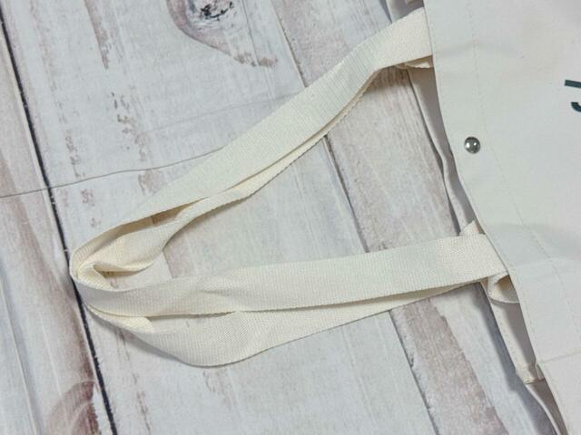 長いほうの持ち手は肩がけができる長さ