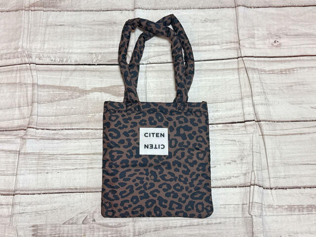 レオパード柄初心者でも持ちやすい!大人のためのパフィーバッグ