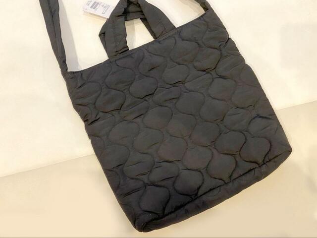 【B:MING by BEAMS キルト トート バッグ】裏側にポケットはなく、シンプルなつくりです