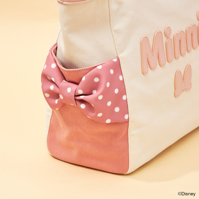 両サイドには、「ミニー」のトレードマークでもあるリボン付き【Disney Collection / d fashion × Samantha Thavasa】