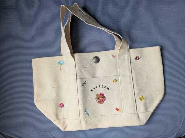BAYFLOW × HELLO KITTY 刺繍ロゴトートバッグ