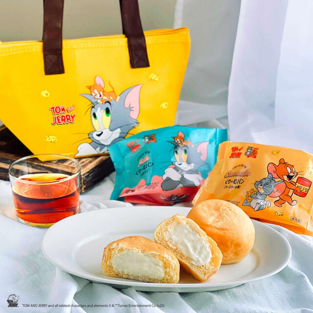 「八天堂×トムとジェリー くりーむパン2個入り保冷バッグセット」＜価格：1,480円（税込）＞【【八天堂×トムとジェリー】ミルク味＆チーズケーキ味の“くりーむパン”が博多限定で販売されます！】