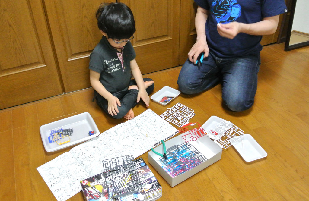 5歳児が1時間以上集中 進化したお手軽 ガンプラ に親子で挑戦してみた 1 4 ハピママ