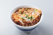チキンカレーカツ丼550円(税抜)
