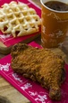 ドックサイドダイナー「フライドチキン＆ワッフル（ベーコン＆チーズ）」