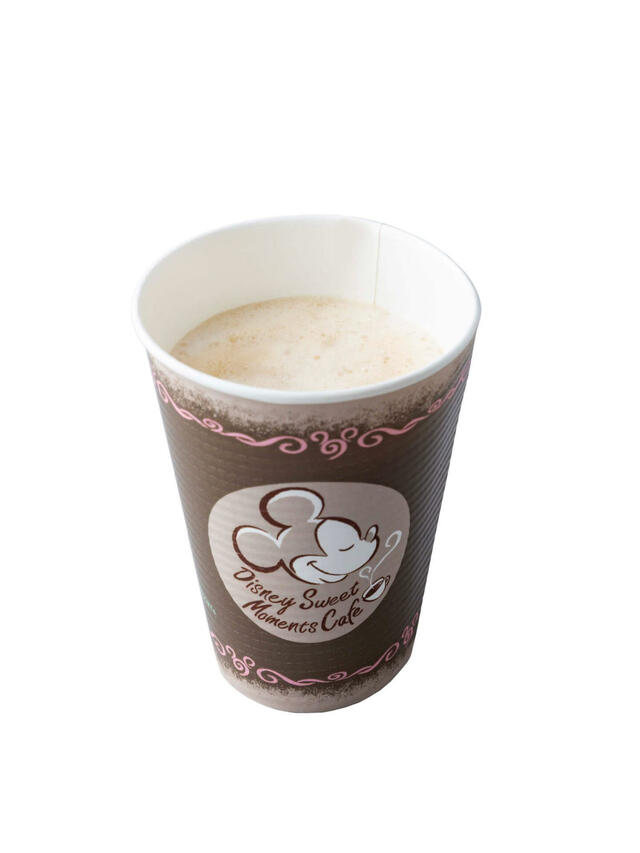 カフェラテ 650円｜東京ディズニーリゾート「ディズニー・スウィートモーメント・カフェ」メニュー