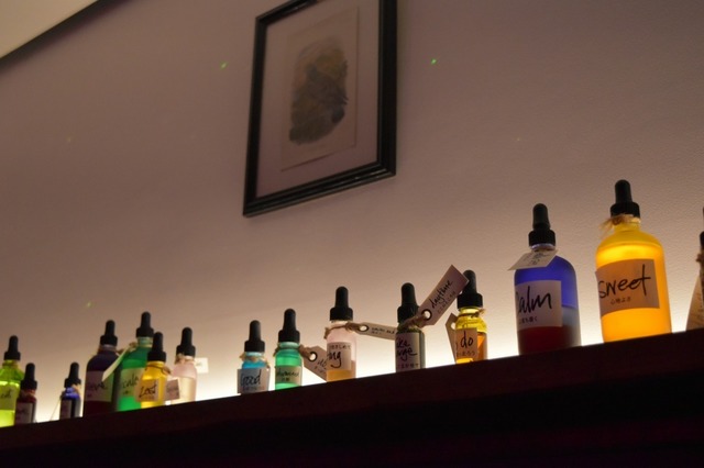 カワイイ小瓶が並ぶ